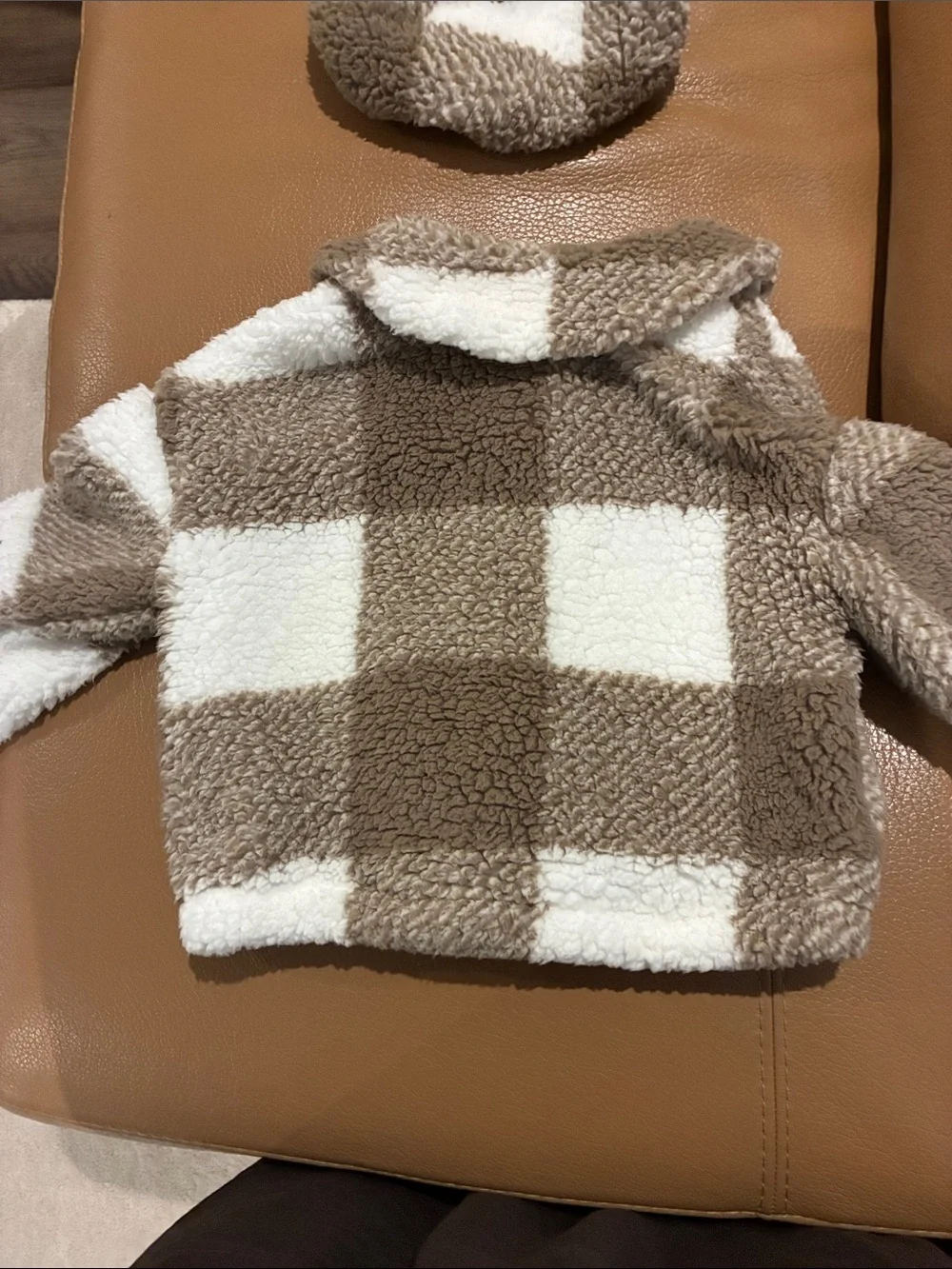 SHEIN Kids Plush Plaid Sherpa Jacket with Hat - Taupe & White size 7